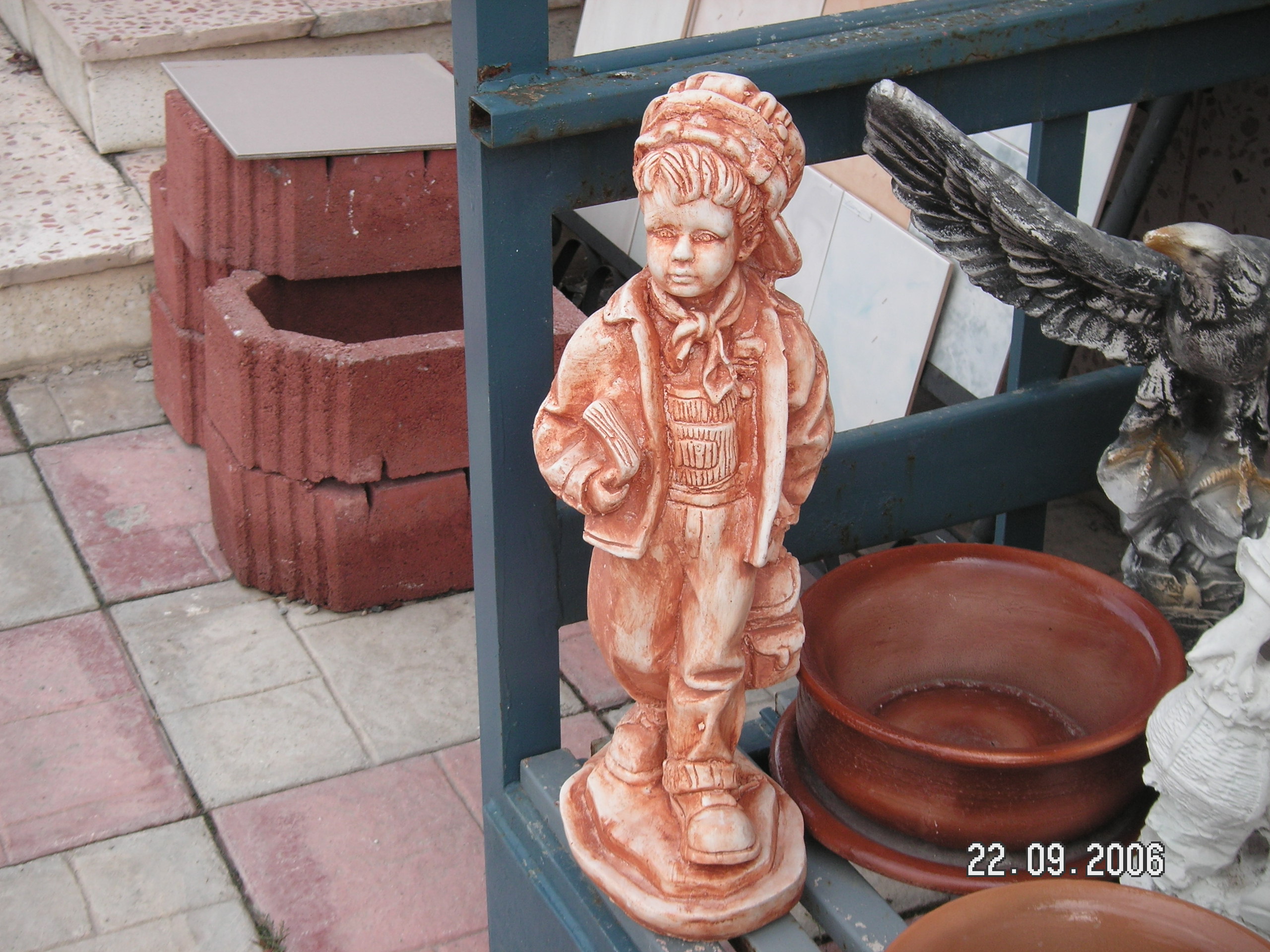 erkek çocuk; alçı en.22 boy.20 yüks.40 ağr.2