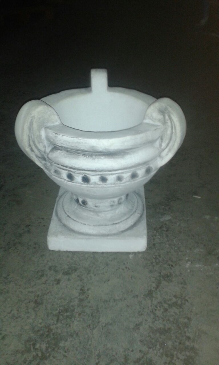 bursa kulplu saksı :beton en.45 boy.45 yüks.50 ağr.30
