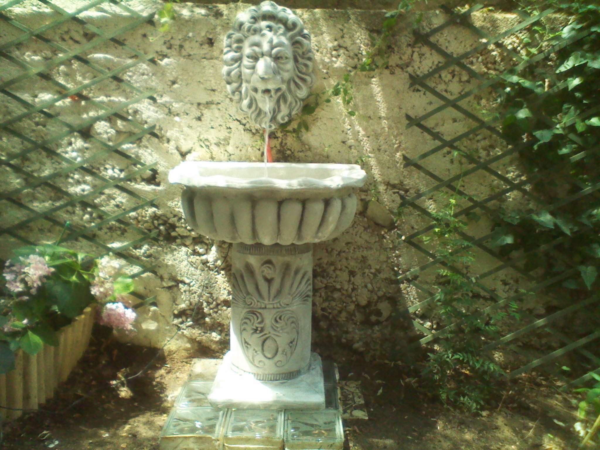 leon çeşme havuz;beton