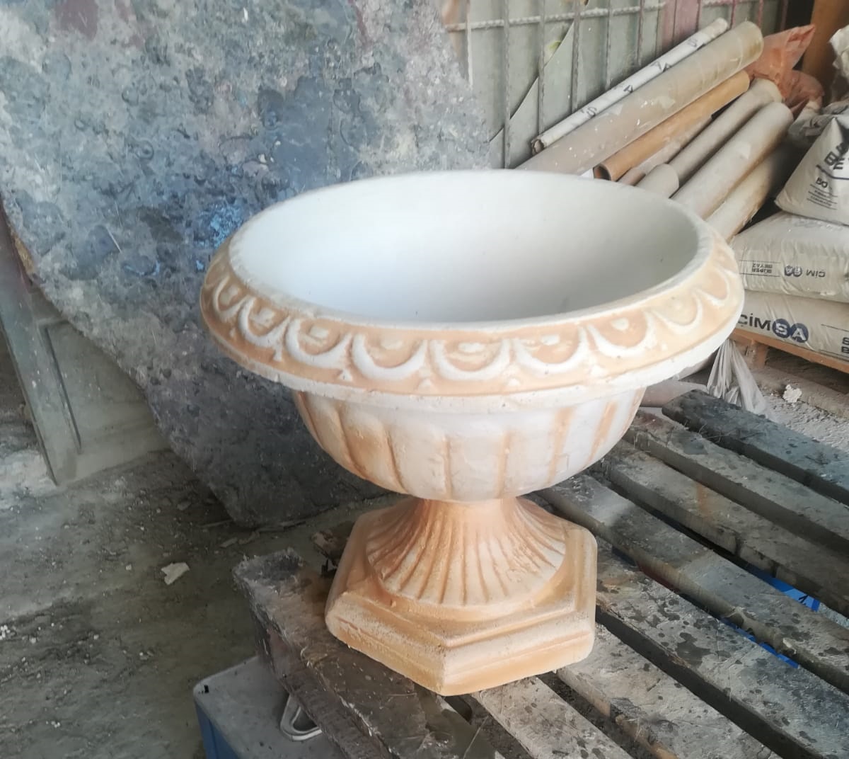 nilüfer saksı: beton en.45 boy.45 yüks.40 ağr.10