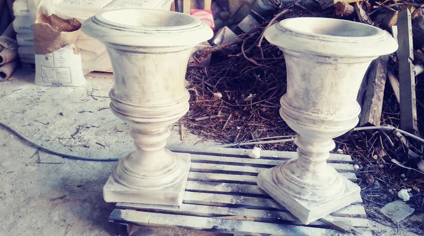 düz kupa saksı : beton en.60 boy.60 yüks.90  ağr.105