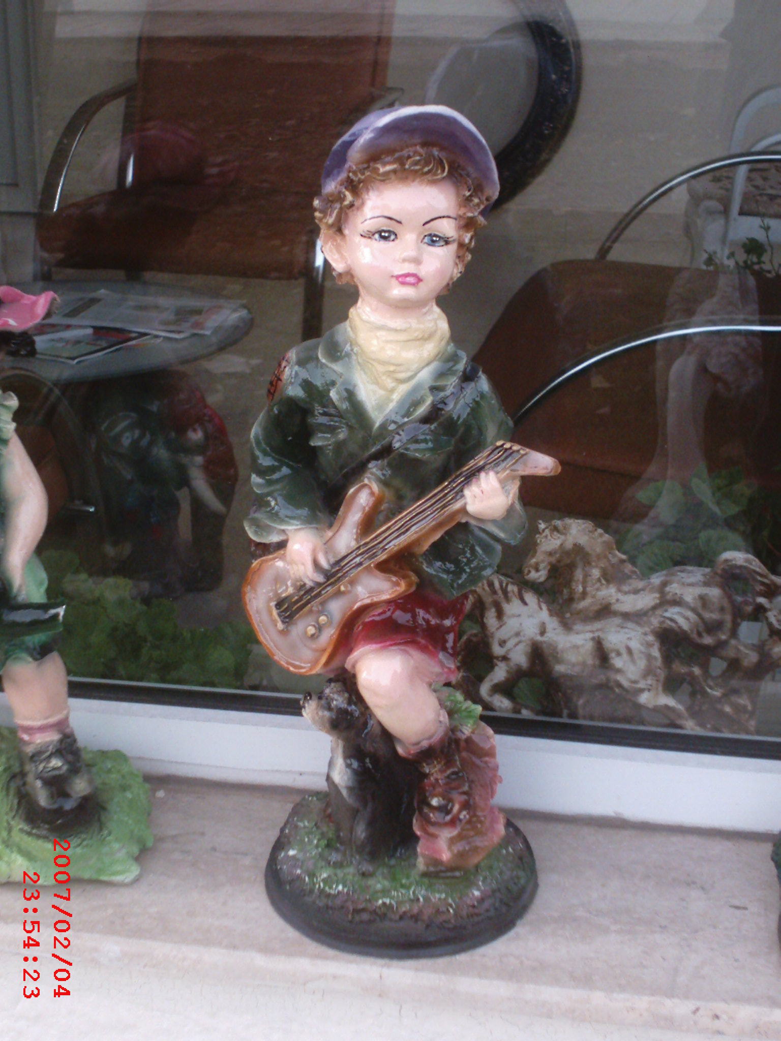 gitarlı çocuk; promit en.20 boy.20  yüks.55 ağr.2