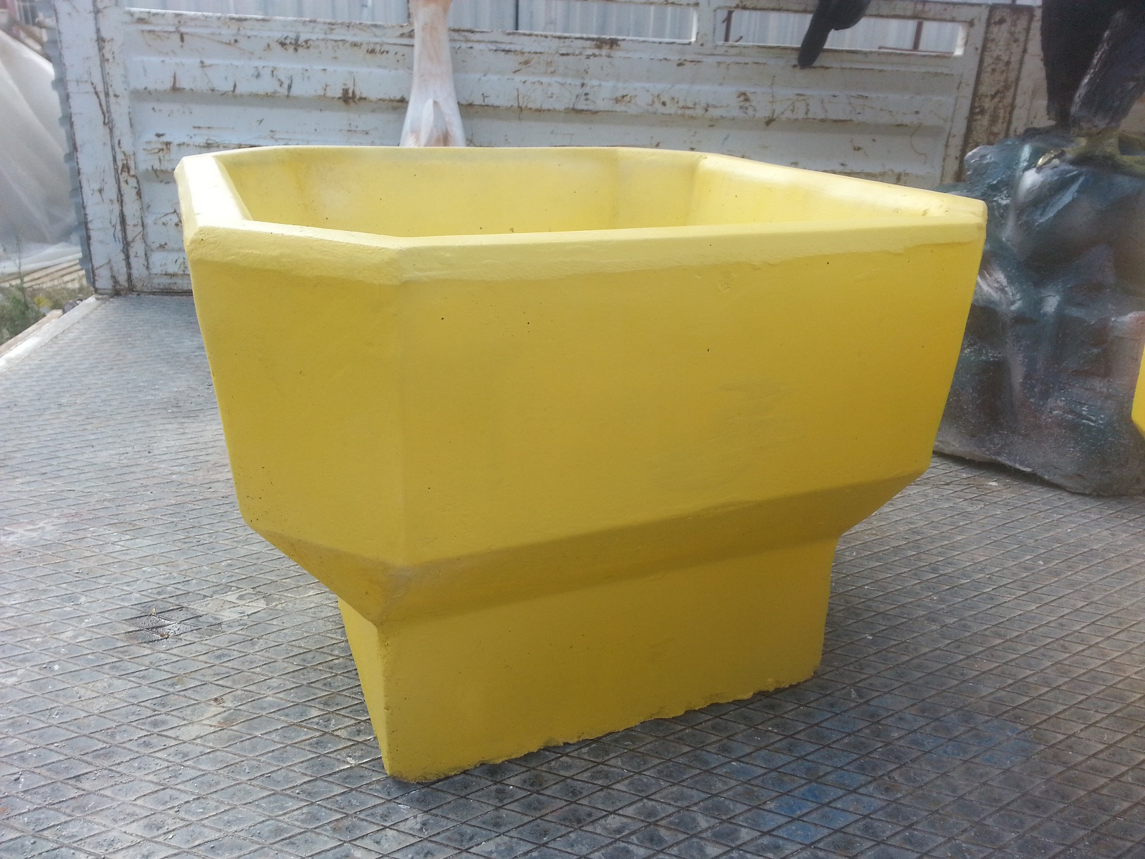 kare saksı: beton en.60 boy.60 yüks.40 ağr.50