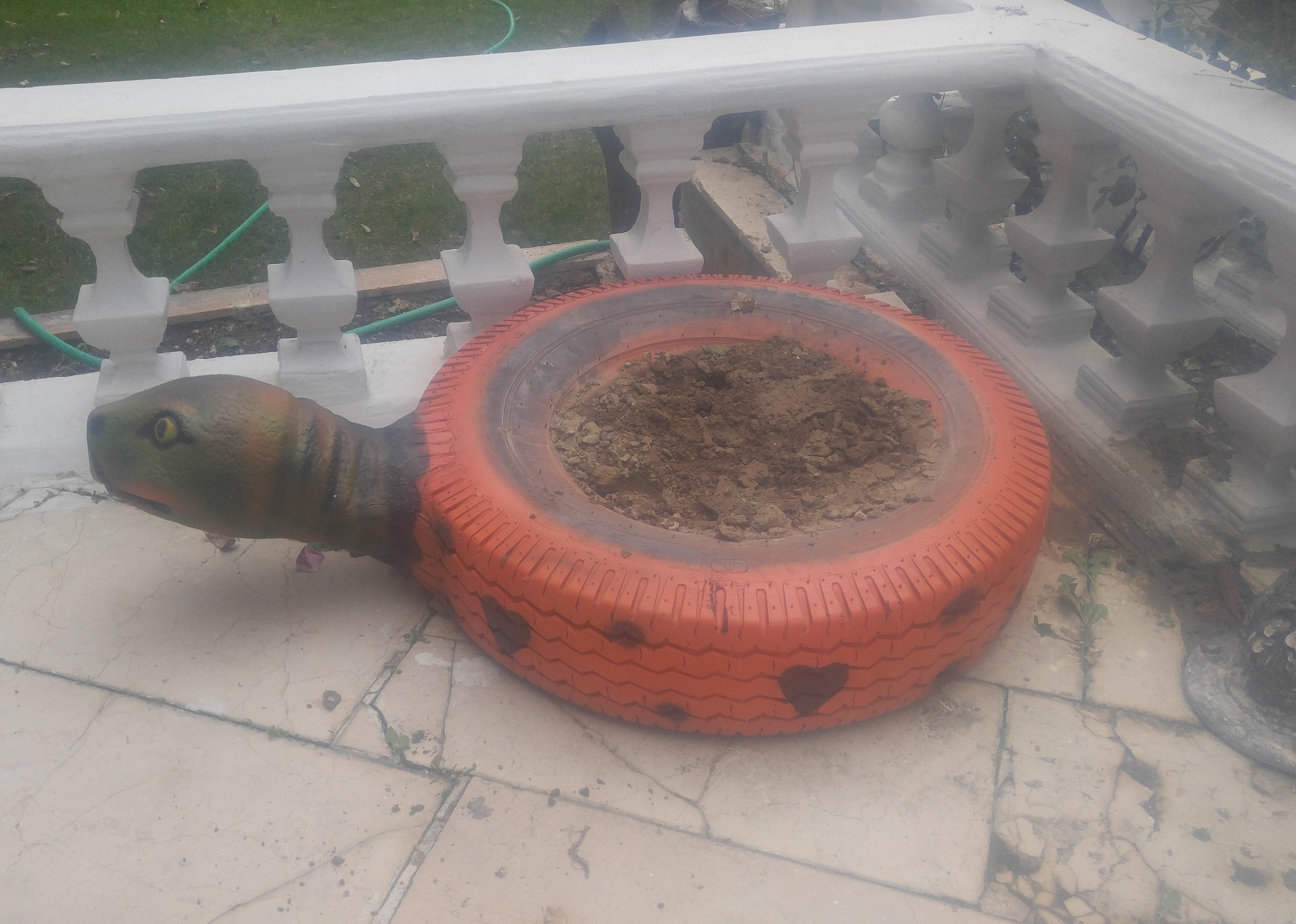 kablumbağa çiçeklik: lastik en.75 boy.110 yüks.30 ağr.40