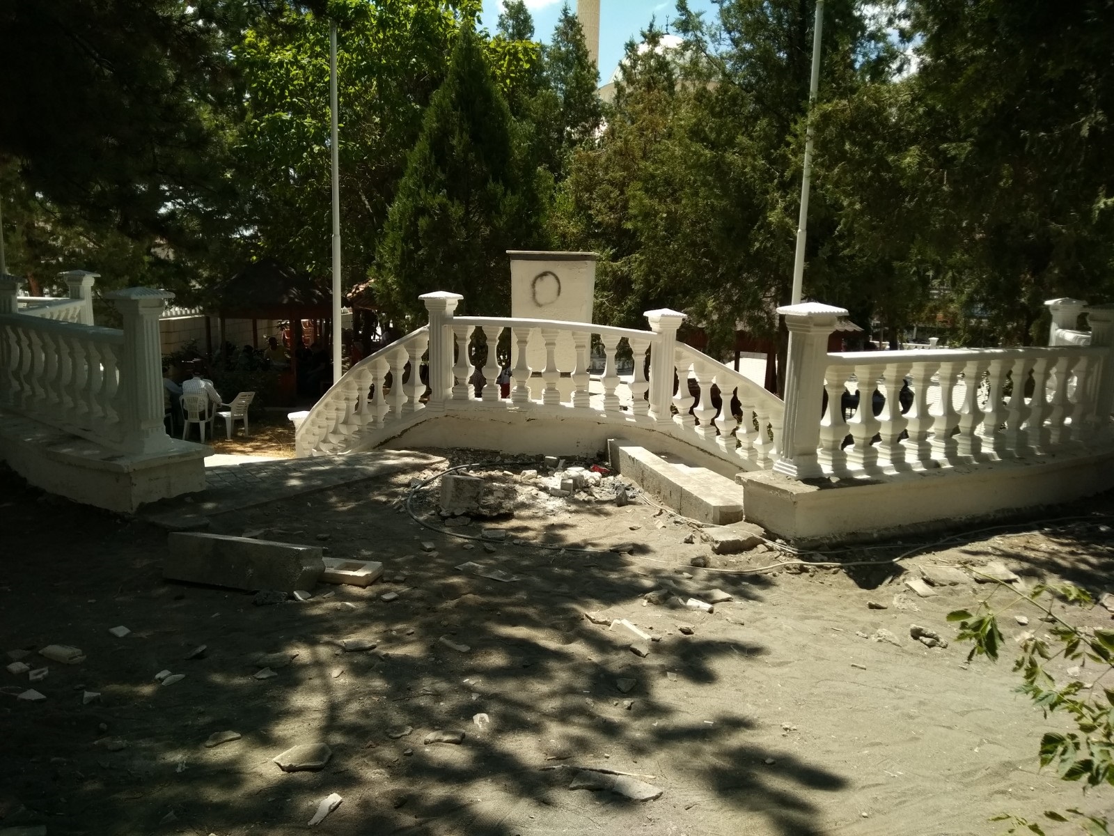 köşeli sütun beton: en.21 boy.100 yüks.70 ağr.65