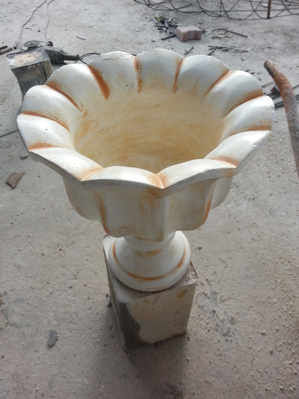 kayısı saksı : beton en.45 boy.45 yüks.50 ağr.10