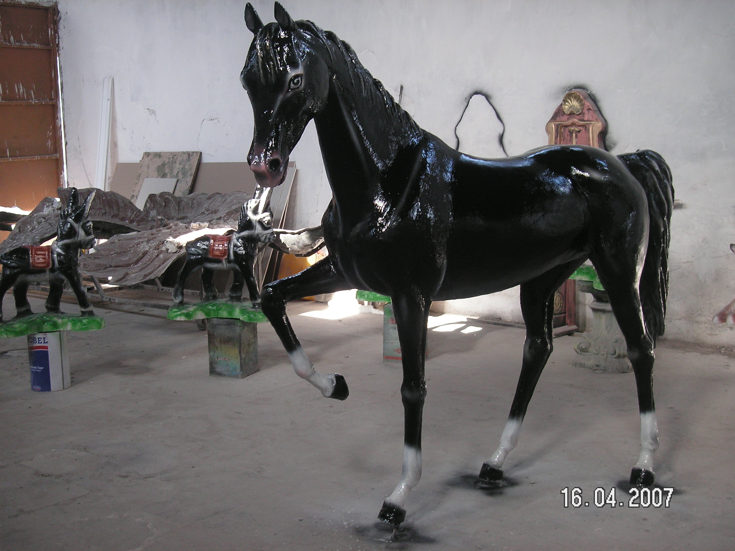 kır at;fiber en.40 boy.220 yüks.185 ağr. 40