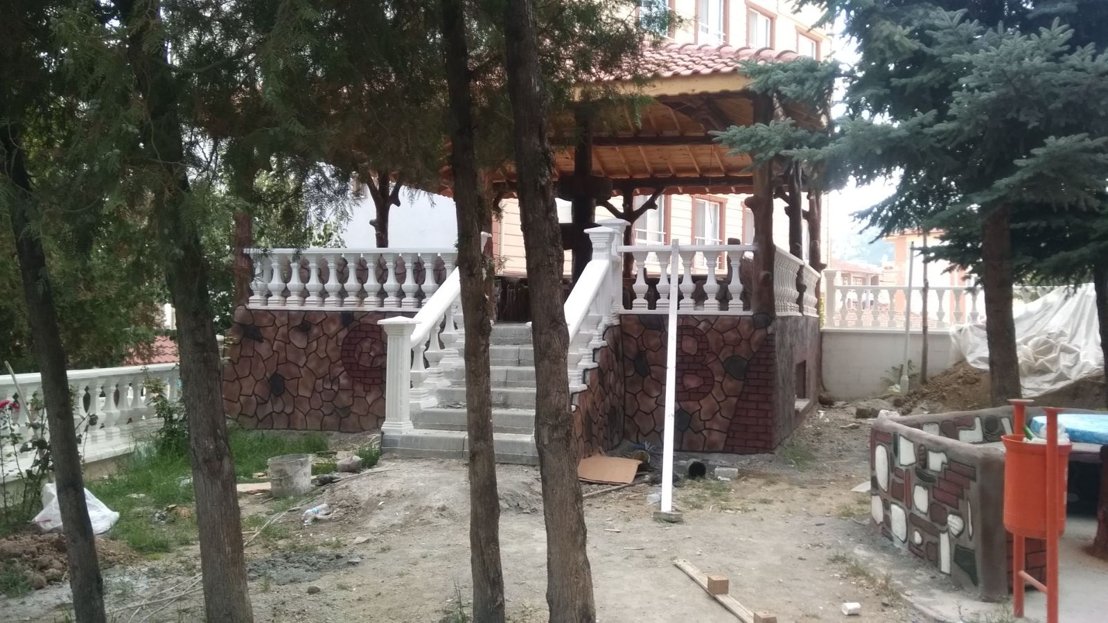 köşeli sütun beton: en.21 boy.100 yüks.70 ağr.65