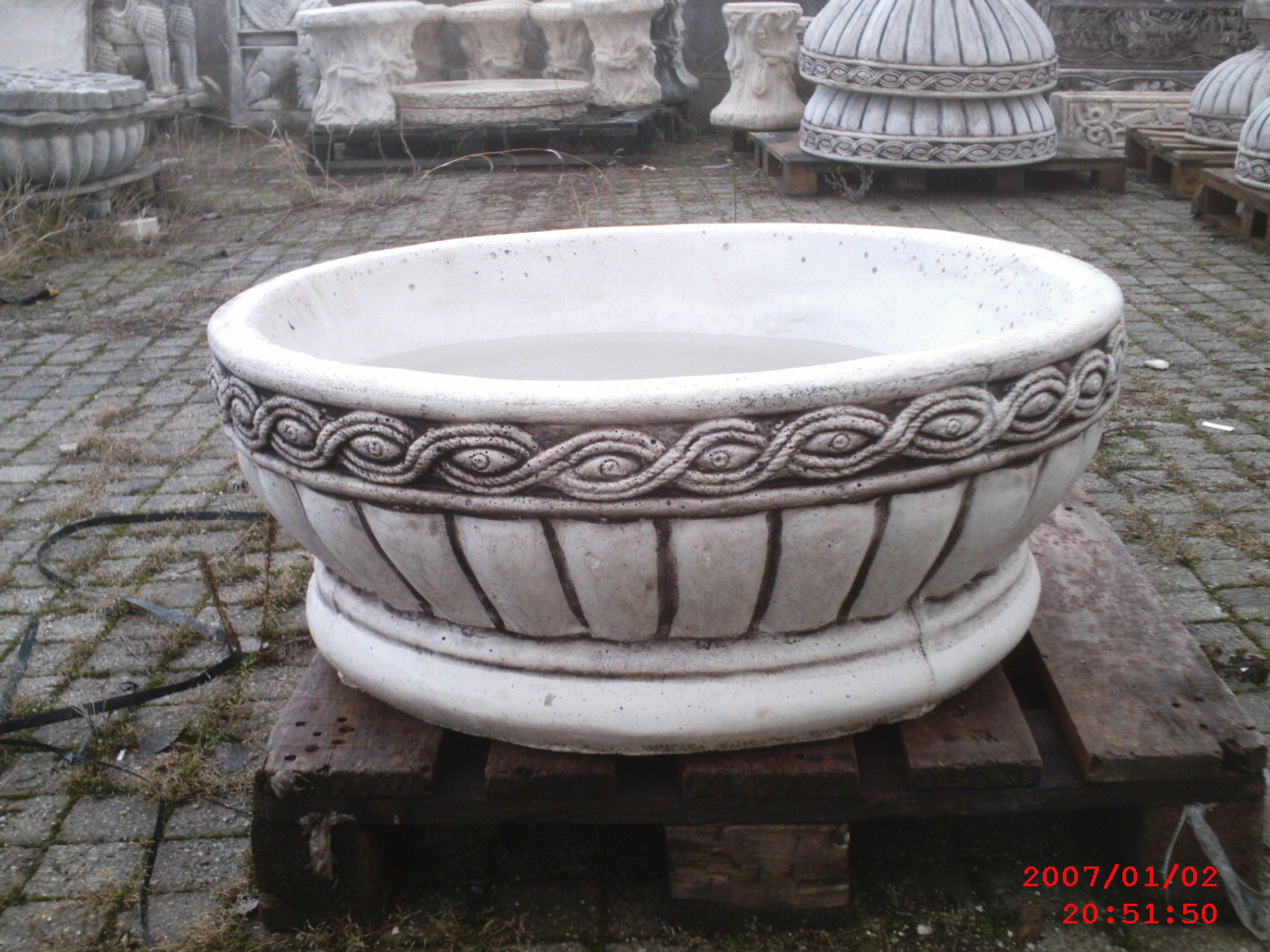 rogar saksı;beton en.80 boy.80 yüks.30 ağr.100