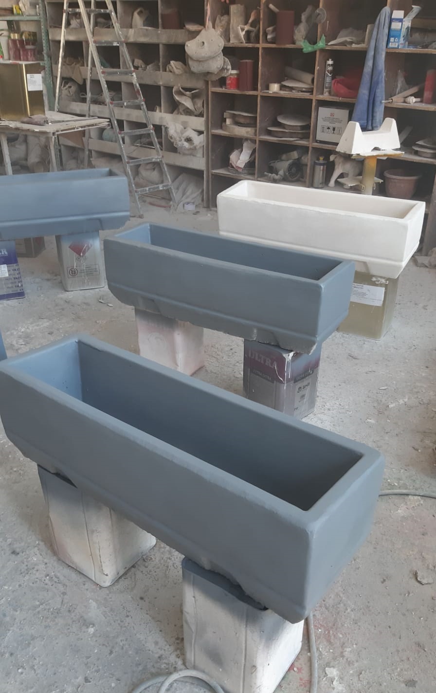 ayaksız saksı: beton en.30 boy.100 yüks.30 ağr.55