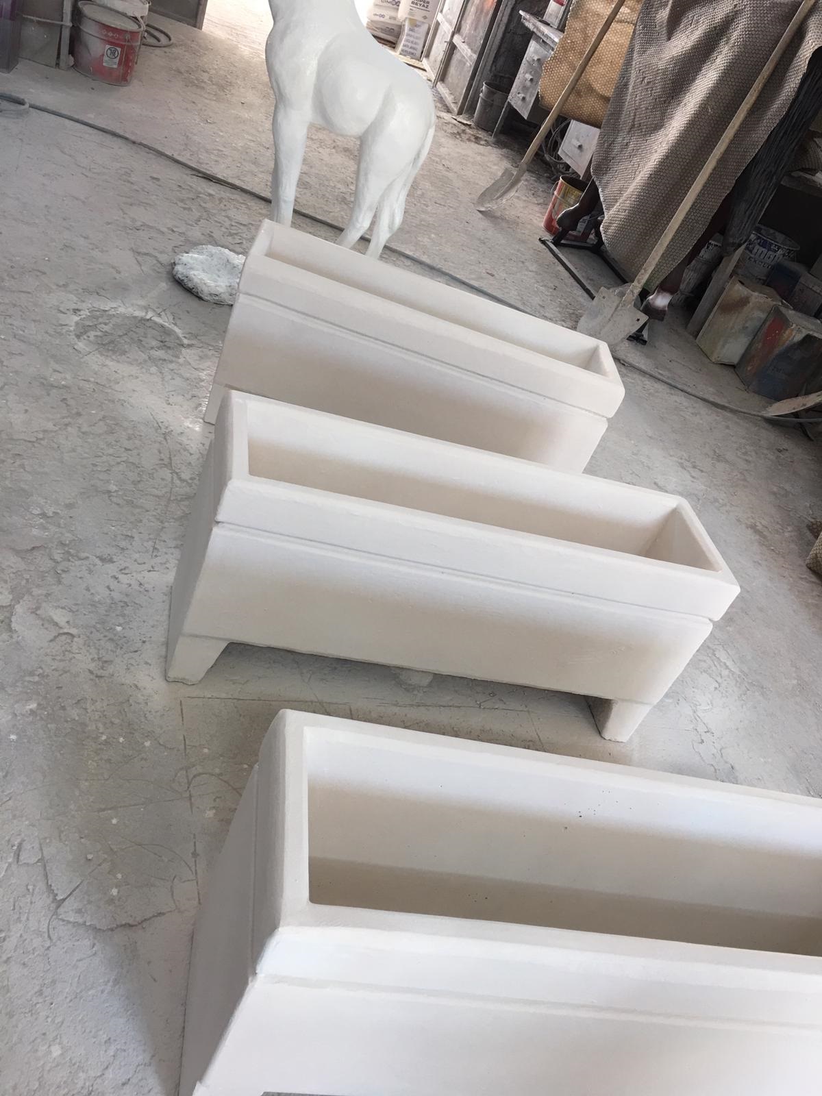 orkide saksı: beton en.30 boy.100 yüks.50 ağr.90