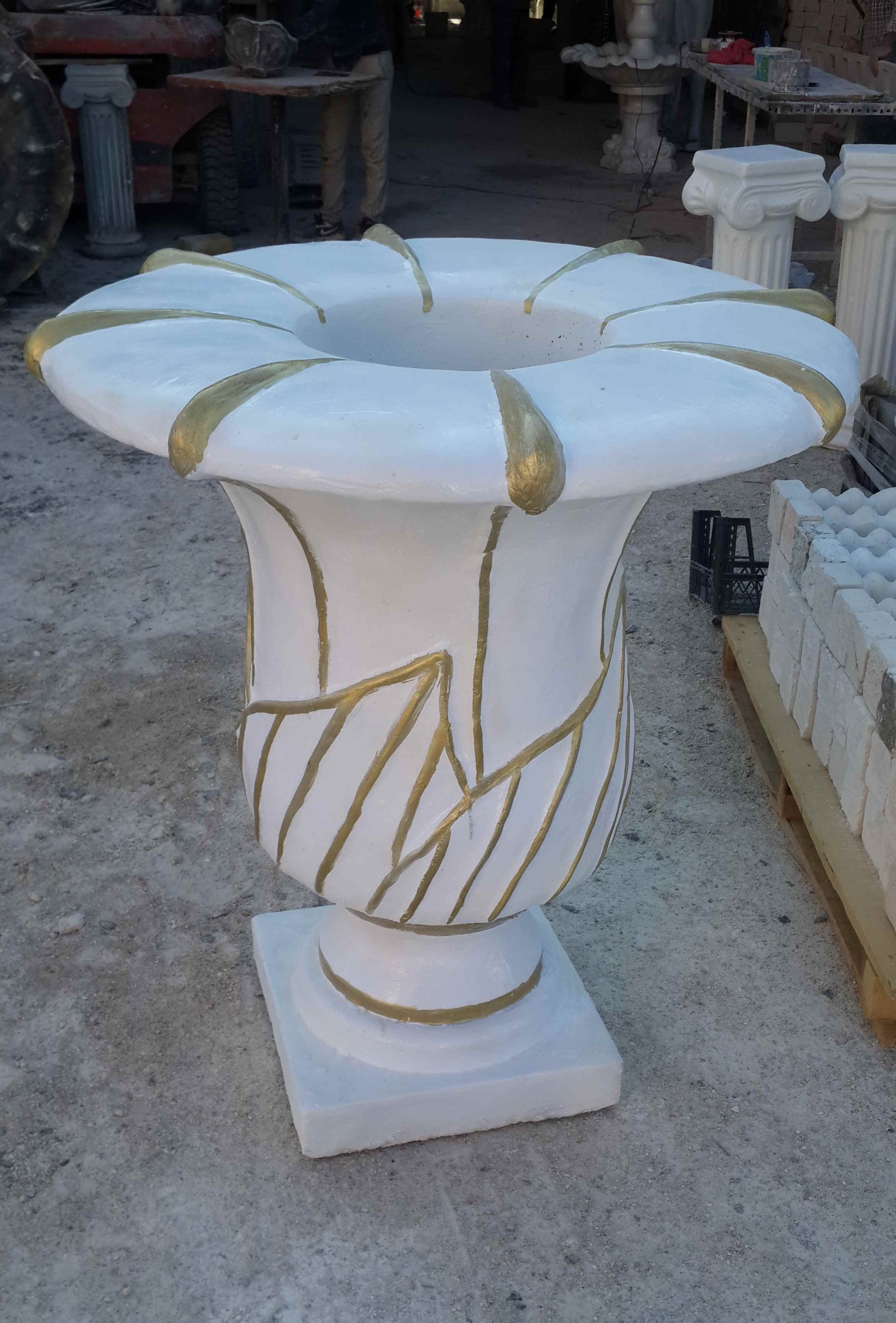 zümrüt saksı: beton en.90 boy.90 yüks.100 ağr.250