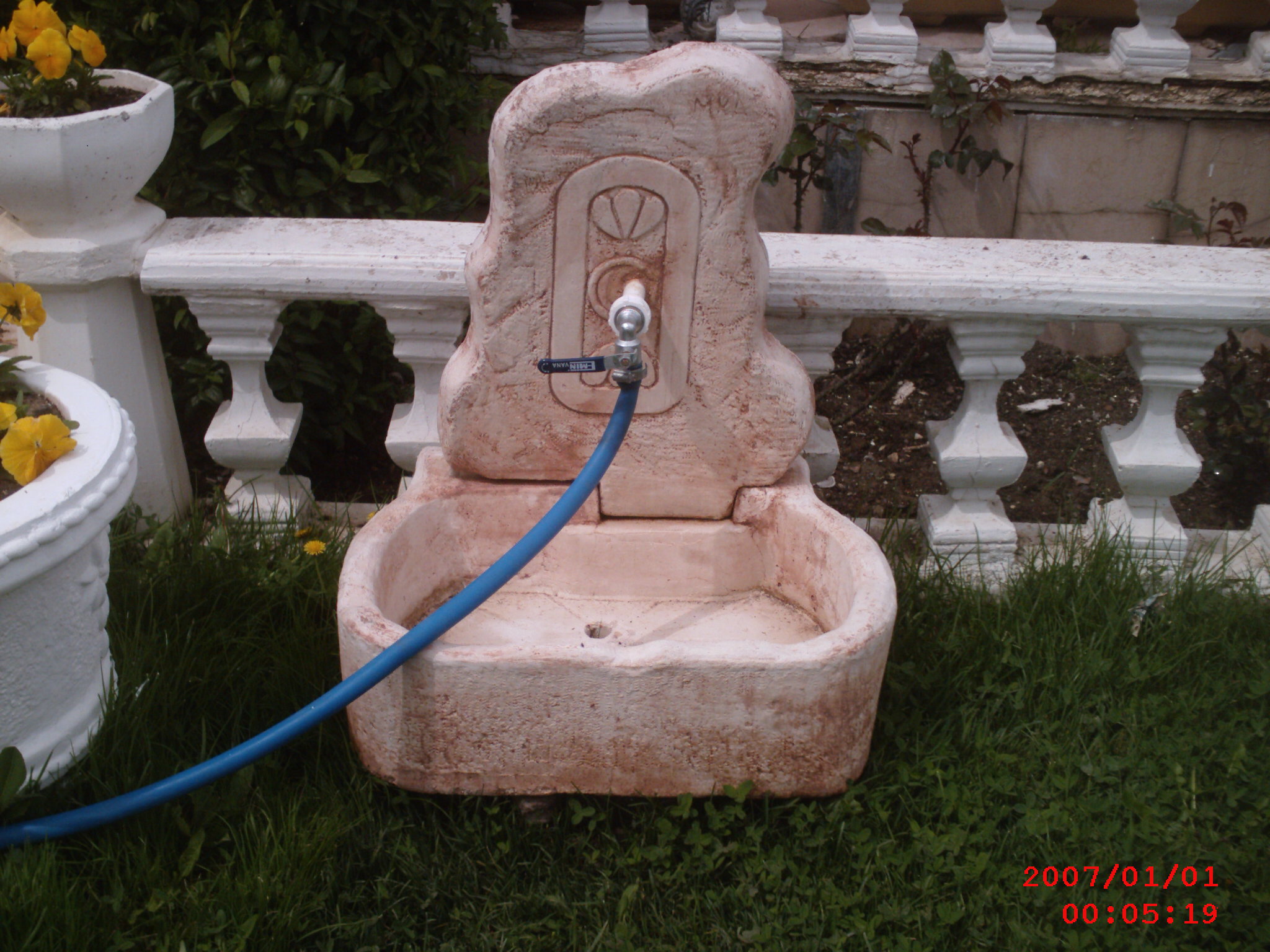 ayaş çeşme;beton en.50 boy.65 yüks.75 ağr.50