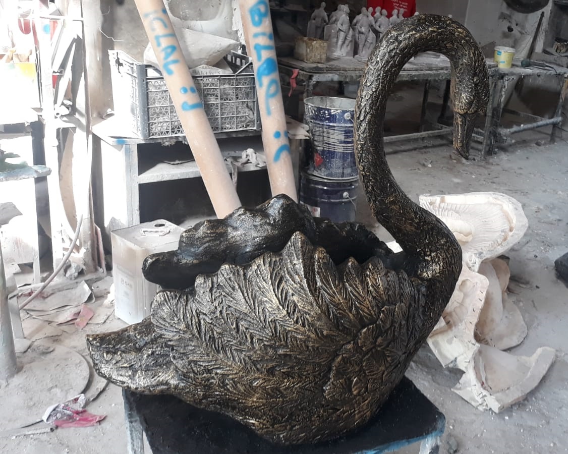 desenli kuğu: beton en.33 boy.100 yüks.77 ağr.75