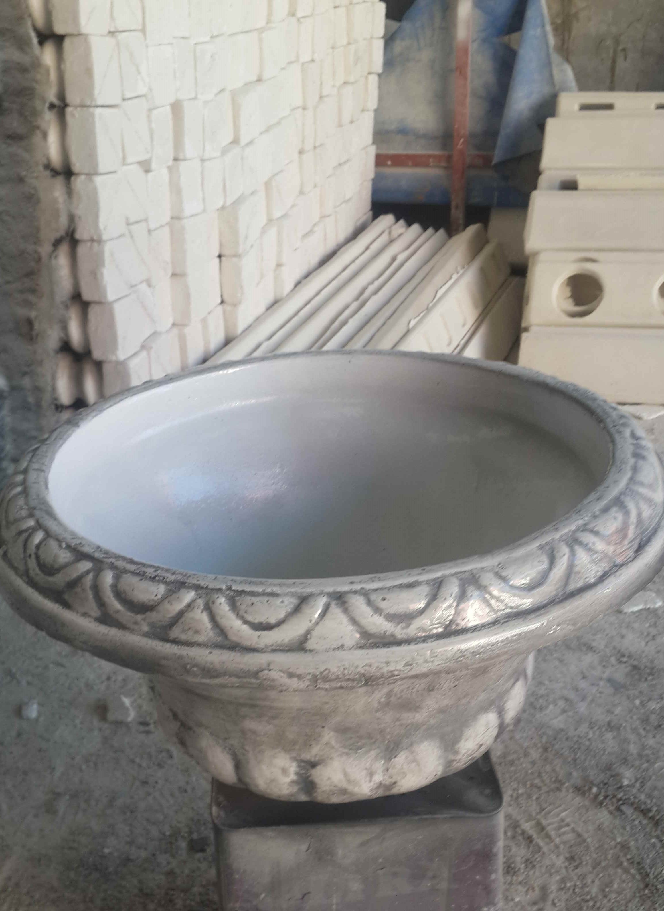 çanak vazo: beton en.50 boy.50 yüks.30 ağr.15