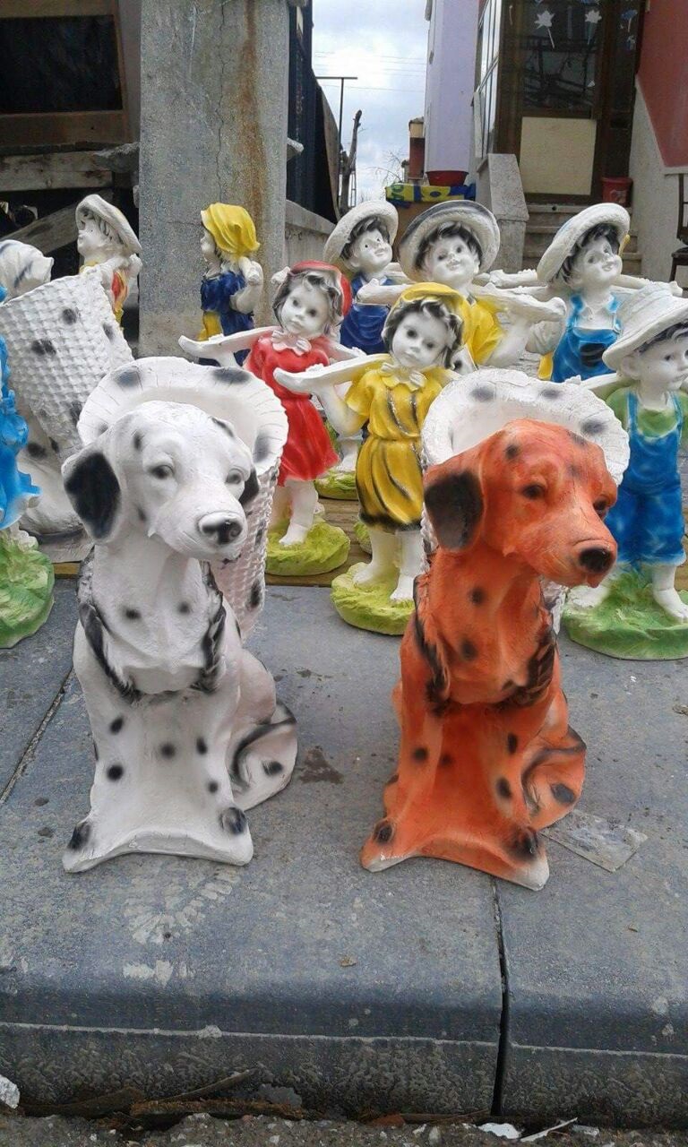 sepetli köpek: alçı boyalı  en.35 boy.25 yüks.50 ağr.3