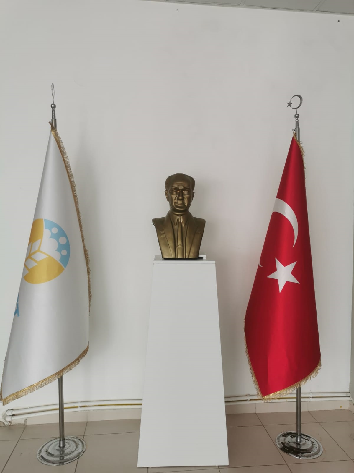 okul büst atatürk: fiber en. 30 boy.40 yüks.60 ağr.5