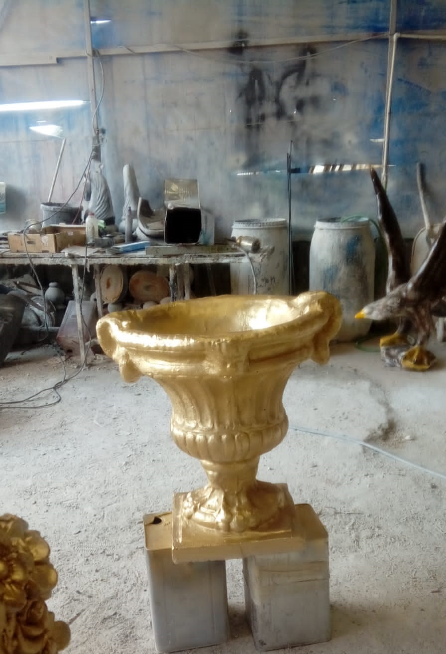 hercai küçük saksı: beton en.70 boy.70 yüks.70 ağr.100