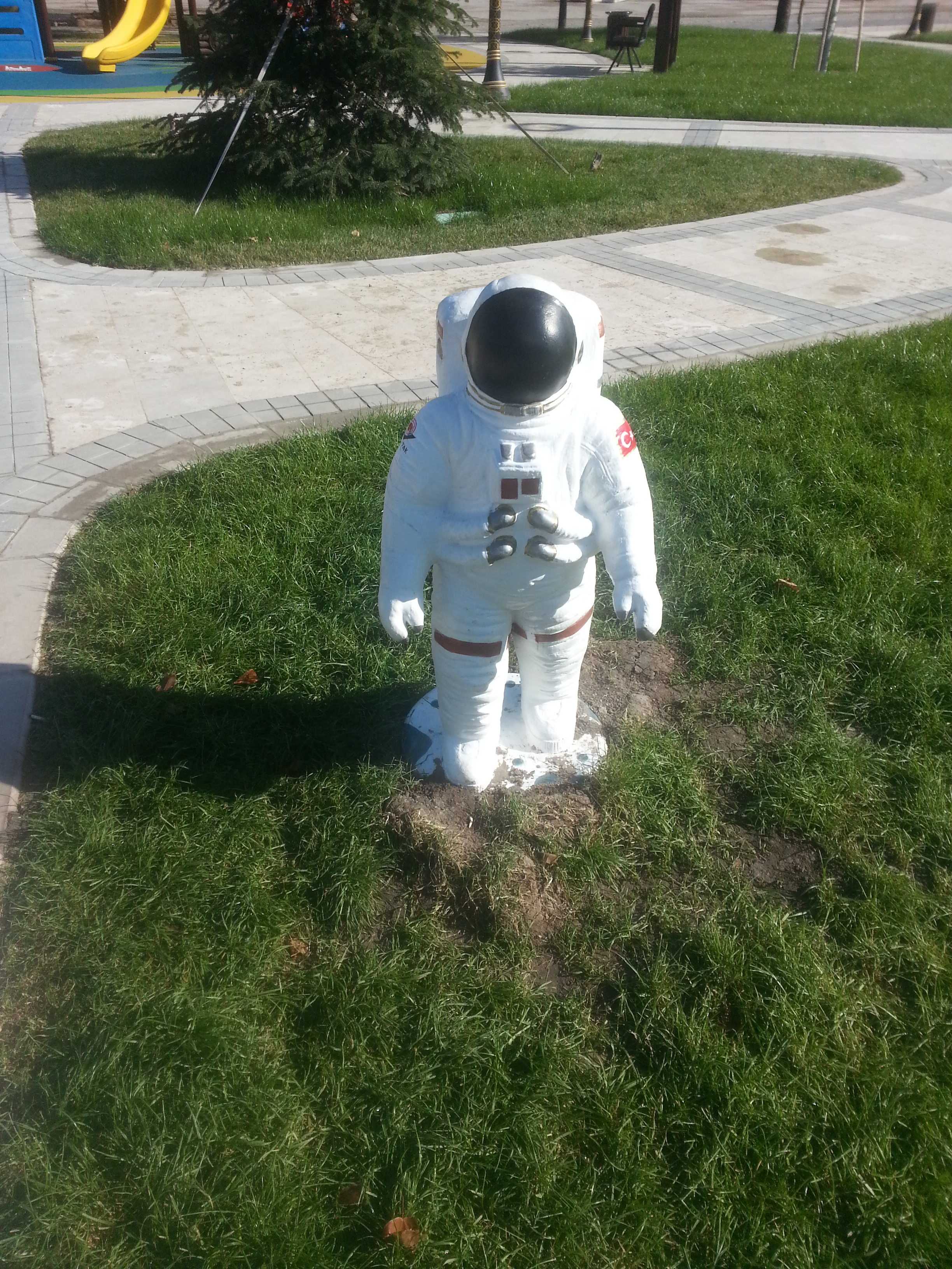 astronot küçük ;fiber en:55 boy:45 yük:90 ağır:10