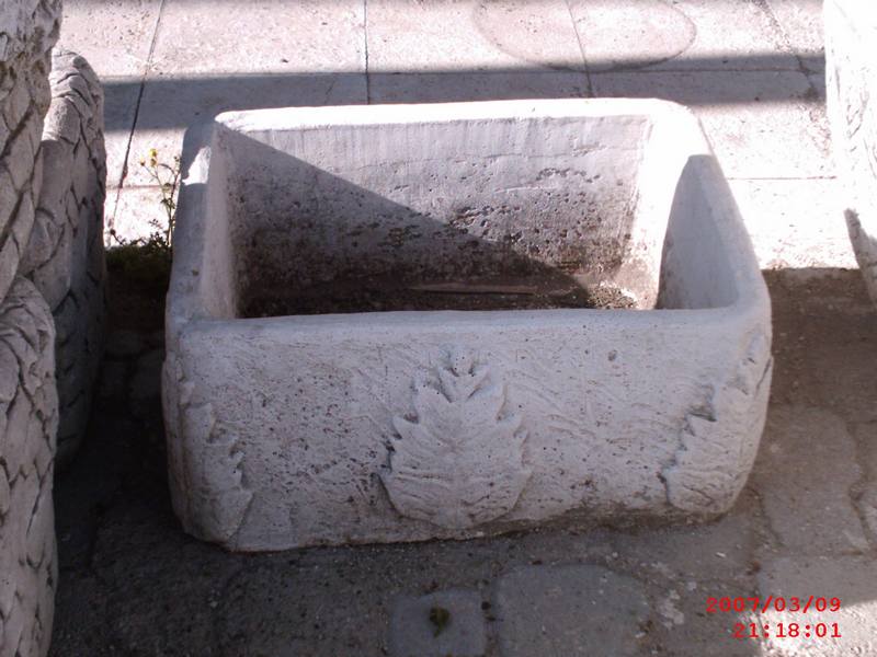 Meşe Yaprak Çiçeklik ;Beton (En:42Boy:52Yüks:25Ağr:50)