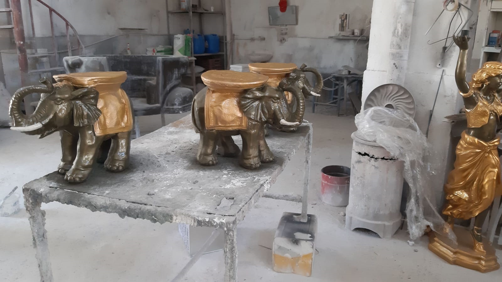 sehpalı fil: alb en.28 boy.43 yüks.40 ağr.3