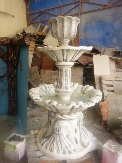 beton sardes saksı fıskiyeli havuz en:120 boy:120 yük:150 ağır:250