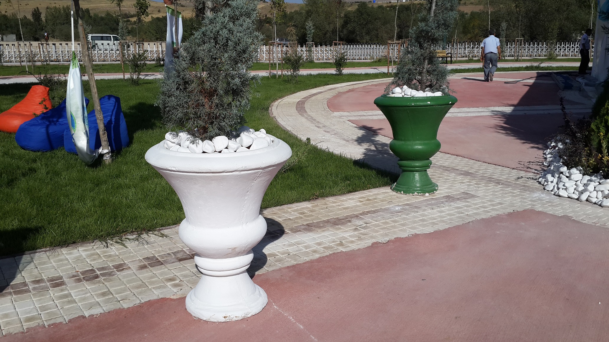 kadeh saksı: beton en.80 boy.80 yüks.90 ağr.80