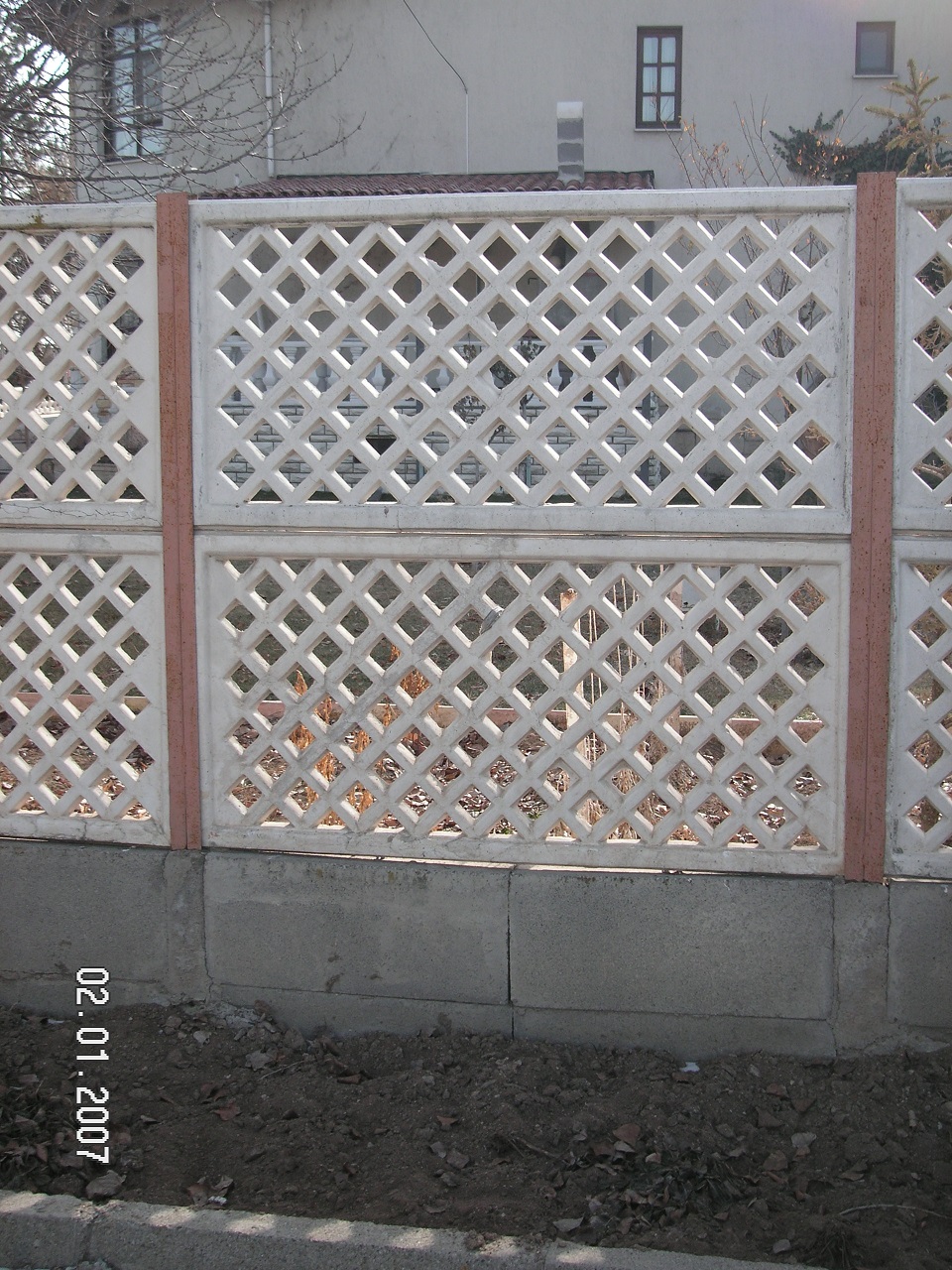 baklava büyük çit; beton en.5 boy.152 yüks.75 ağr.40