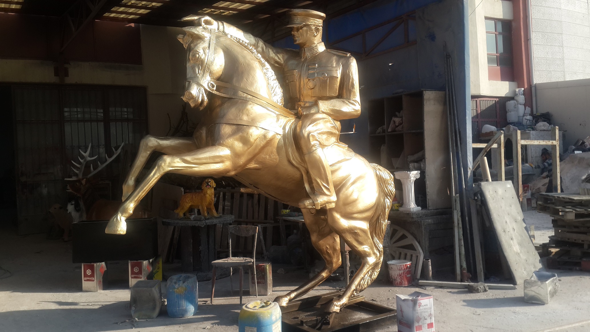 atatürk at üzerinde konsept: fiber en.120 boy.230 yüks.450 ağr.150