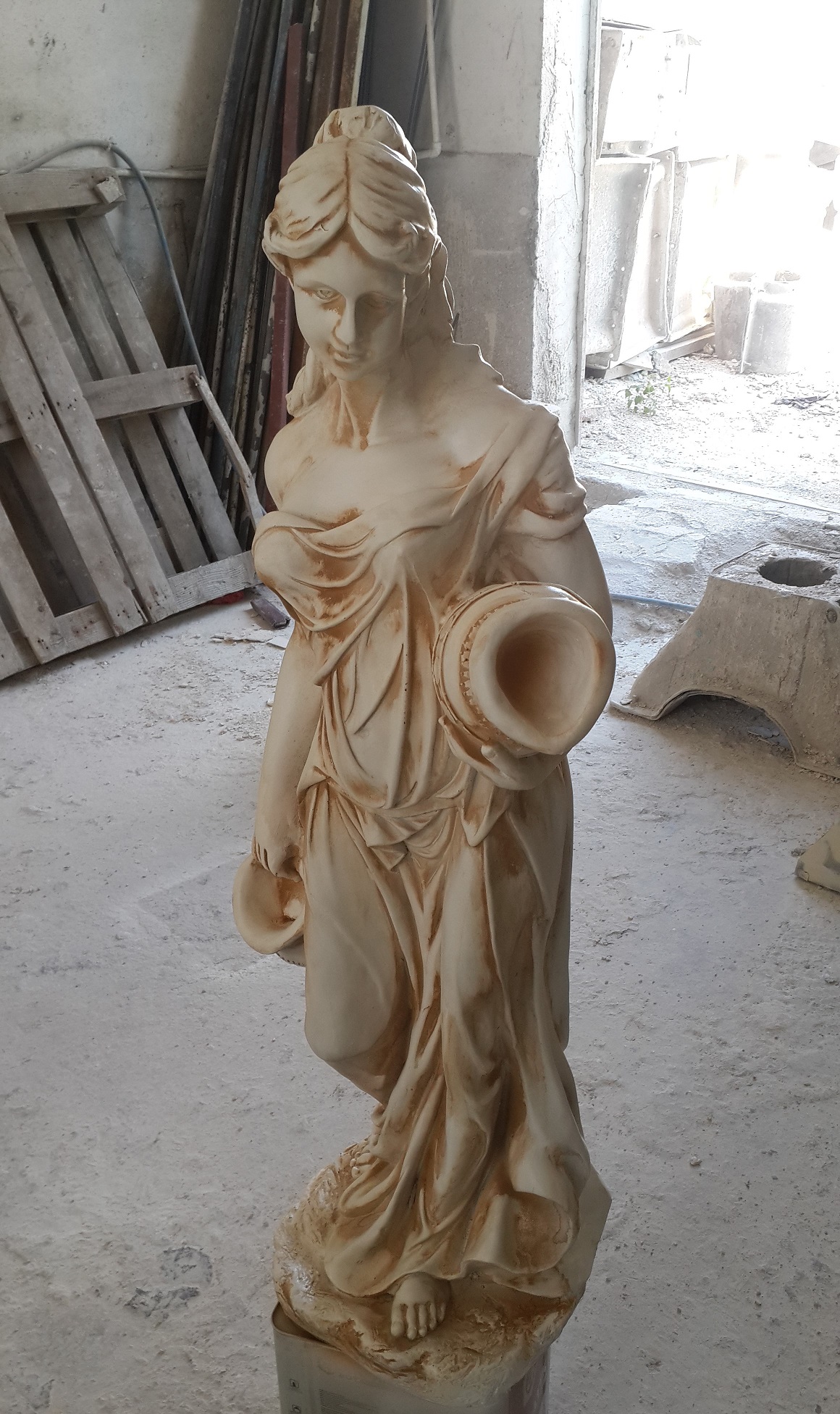 testi tutan kız: promit en.30 boy.36 yüks.110 ağr.10