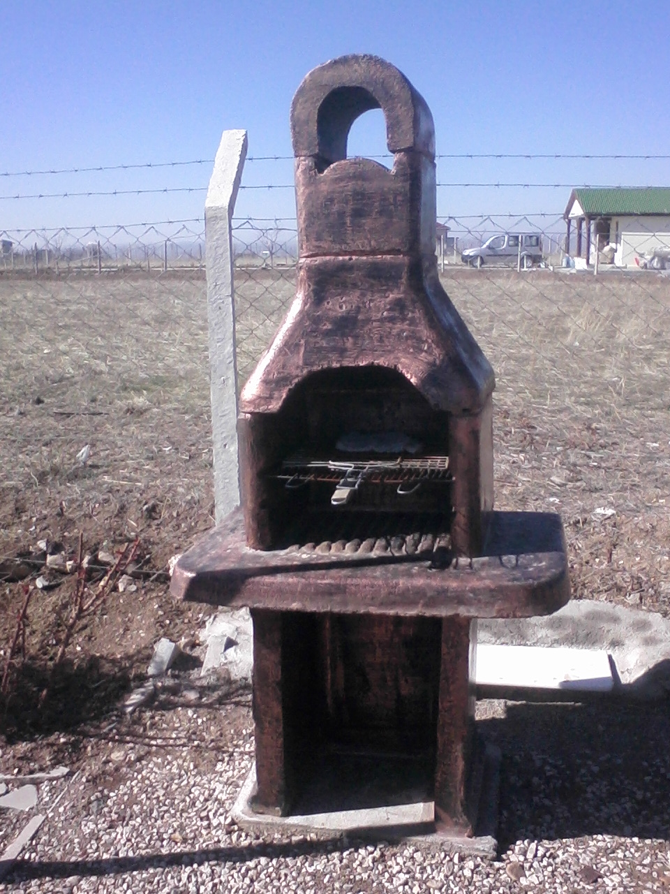 küçük barbekü;beton en.60 boy.90 yüks.185 ağr.250