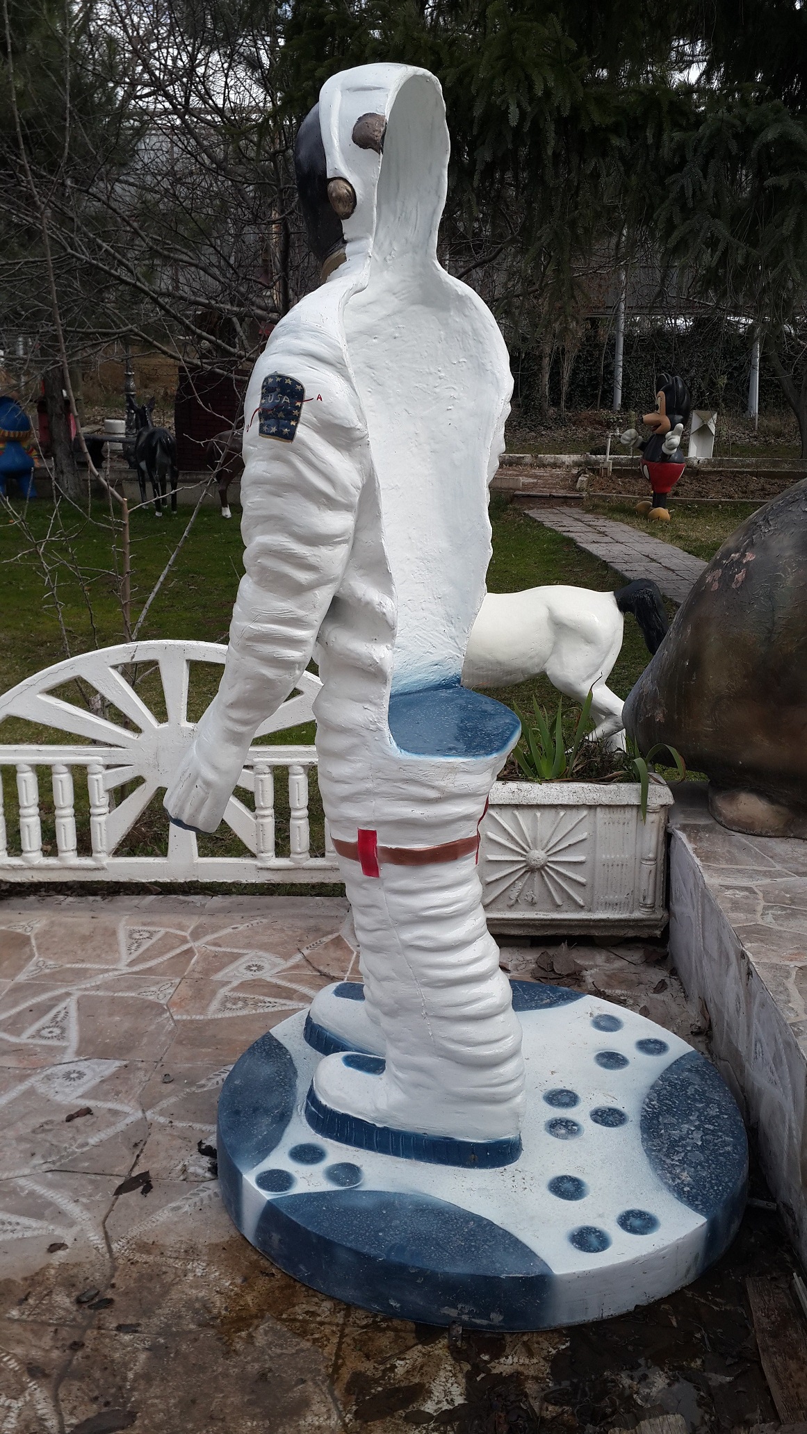 büyük astronot rölyef: fiber en.105 boy.105 yüks.200 ağr.50