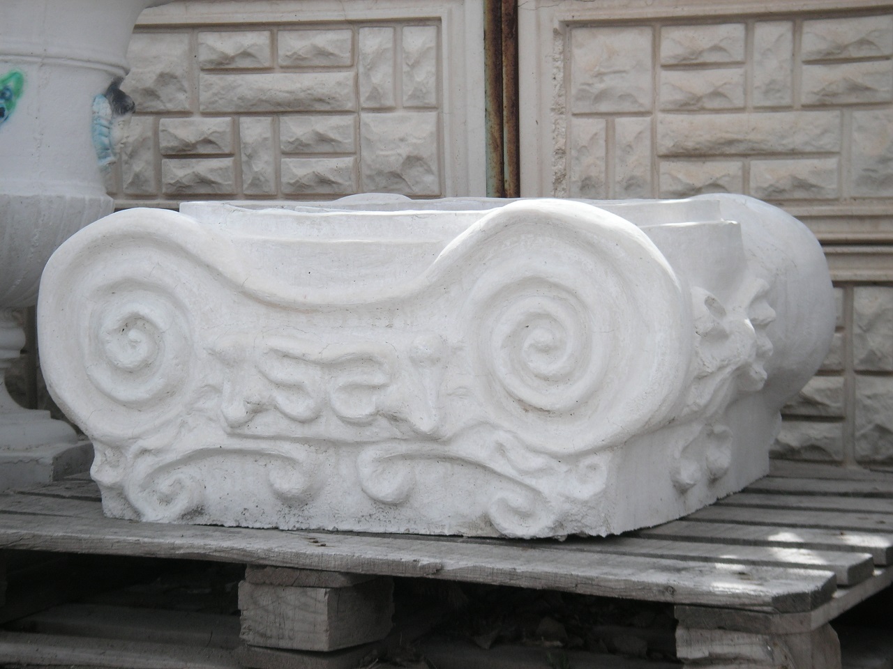 iyonbaşı başlık; beton en.75 boy.80 yüks.40 ağr.200