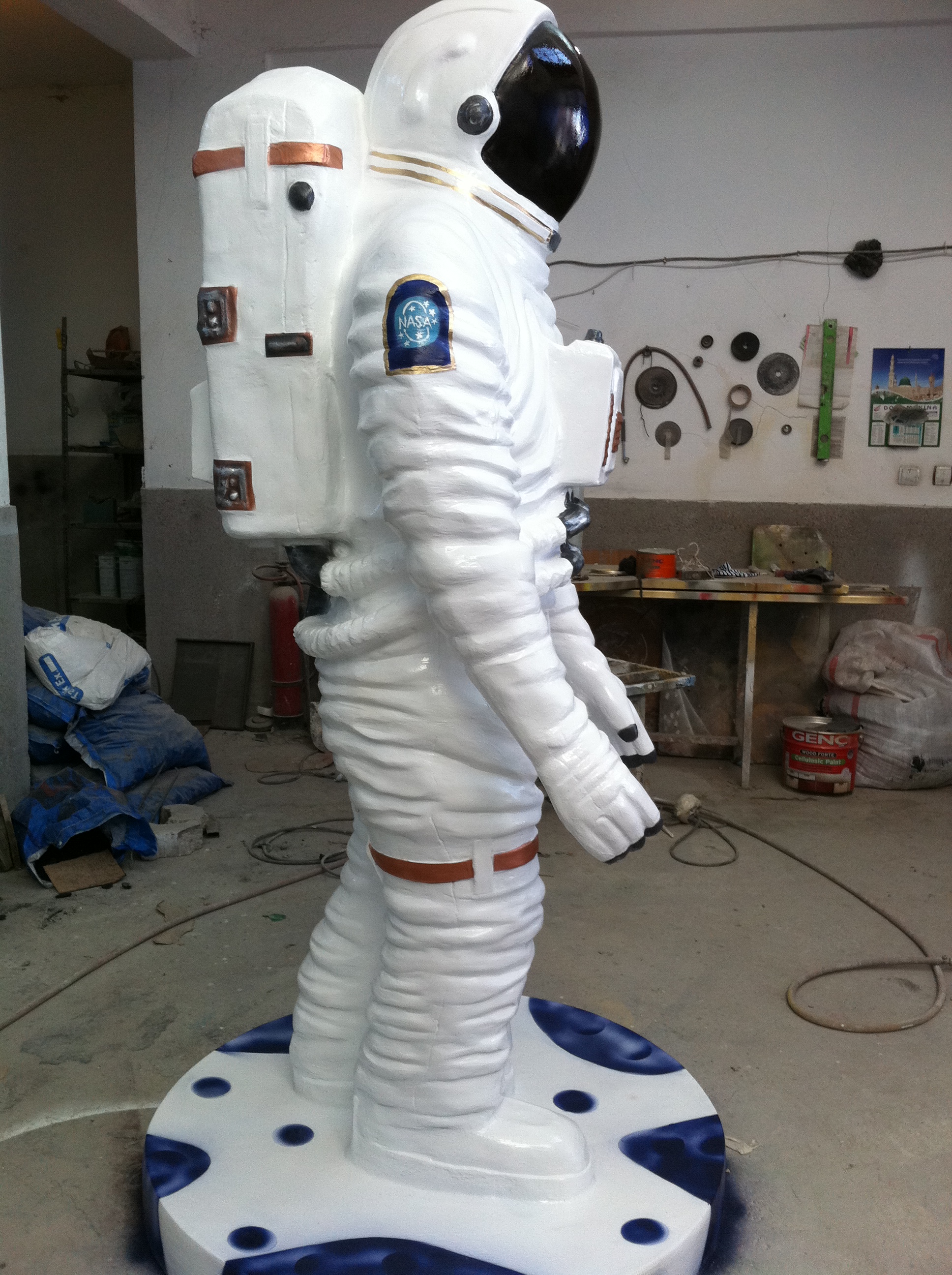 büyük astronot; fiber en.105 boy.105 yüks.200 ağr.30
