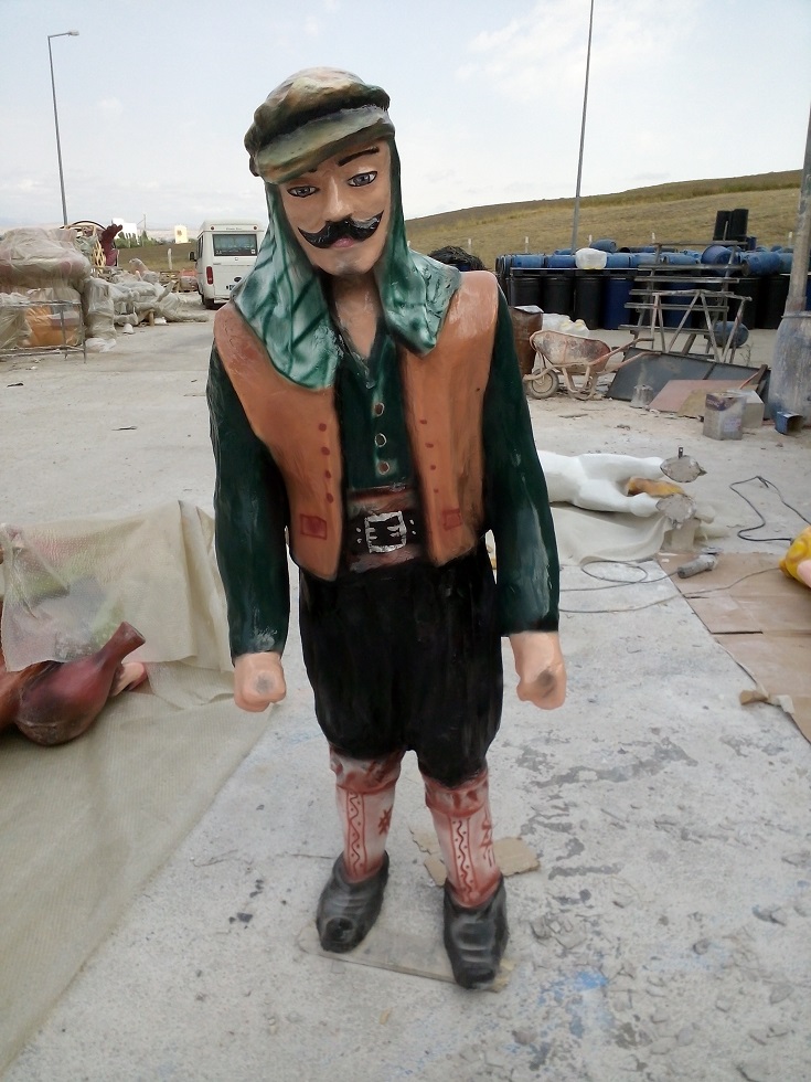 sapan süren köylü; fiber en.60 boy.100 yüks.170 ağr.30