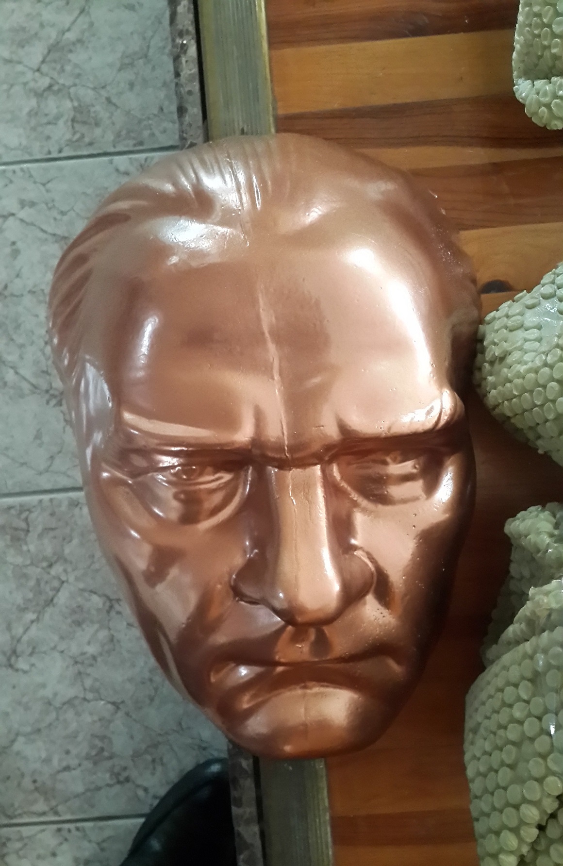 atatürk büst duvar: alb en.15 boy.25 yüks.35 ağr.3