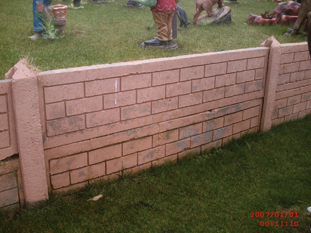 tuğla desen siyah çit; beton en.5 boy.200 yüks.40 ağr.70