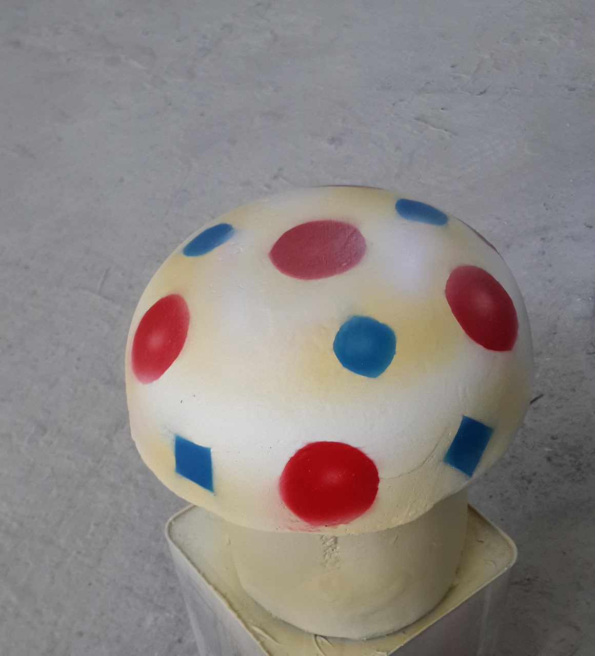 küçük mantar: beton en.30 boy.30 yüks.30 ağr.25