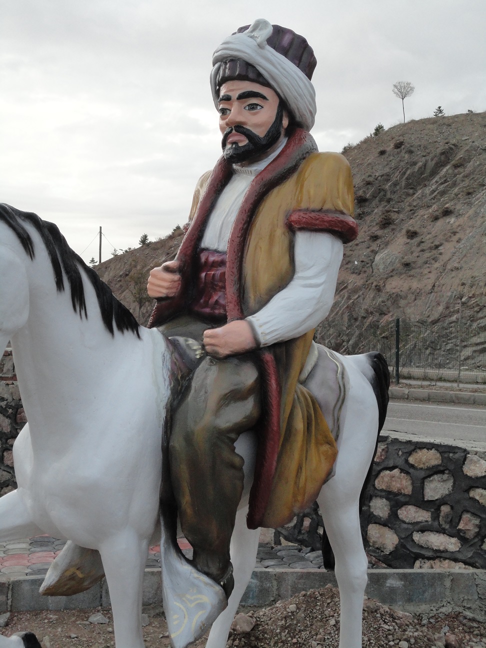evliya çelebi; fiber en.90 boy.215 yüks.250 ağr.80
