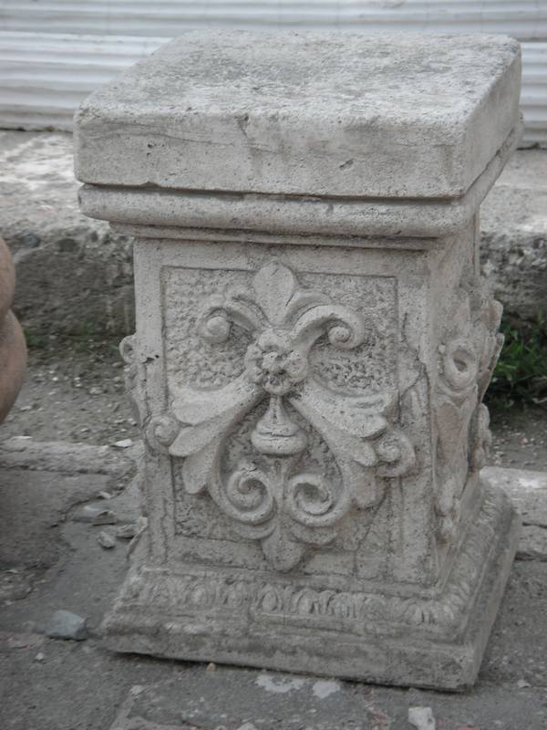 Köşeli Kısa Kaide;Beton  (En:26Boy:26Yüks:40Ağr:45)