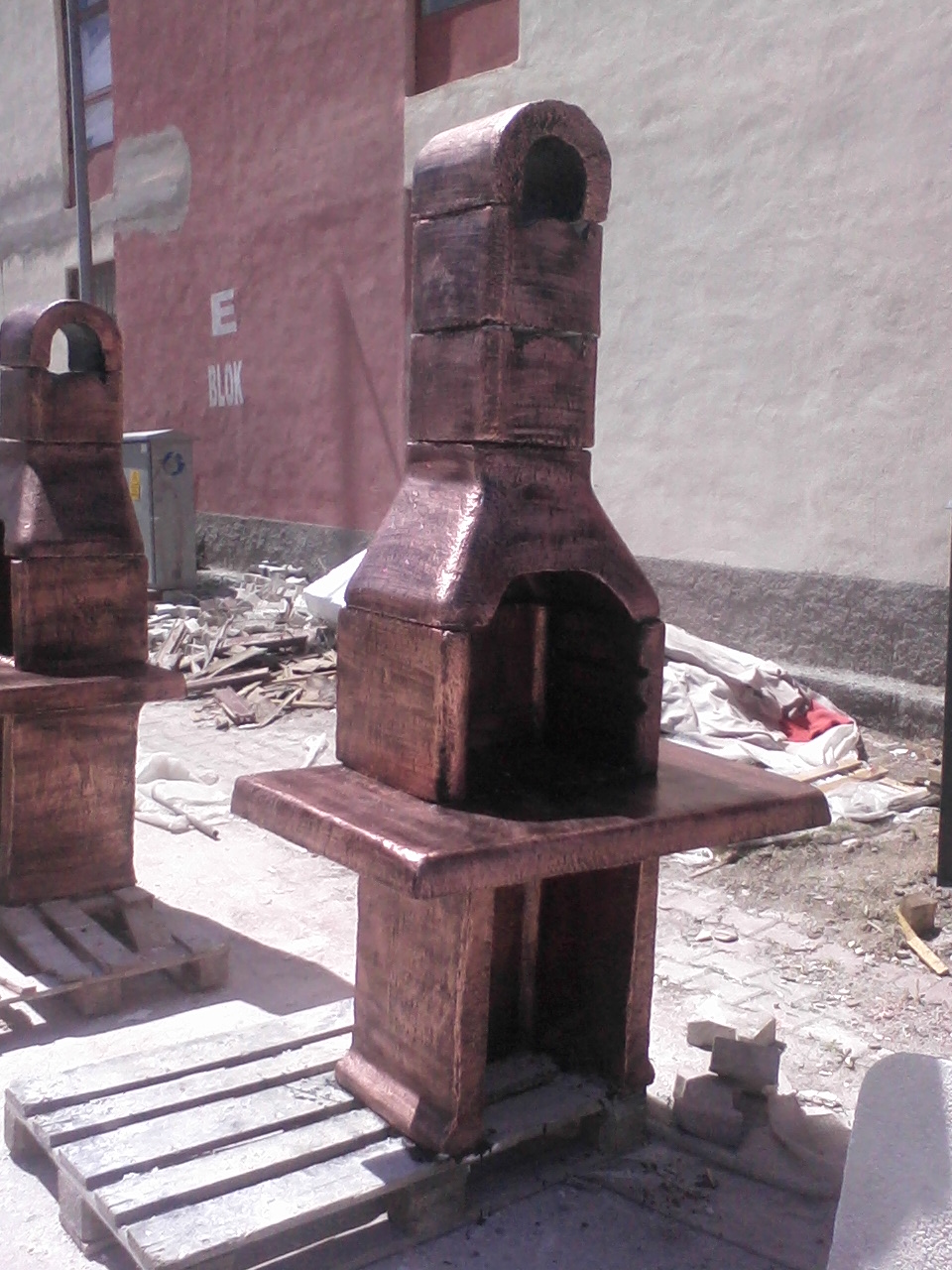 küçük masalı bacalı barbekü;beton en.70 boy.105 yüks.215 ağr.30