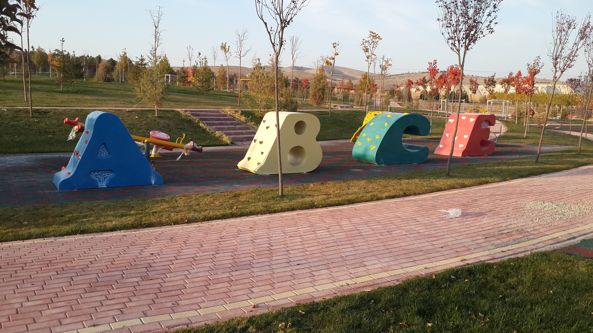 harf tırmanma duvarı: fiber en.80 boy.170 yüks.120 ağr.75