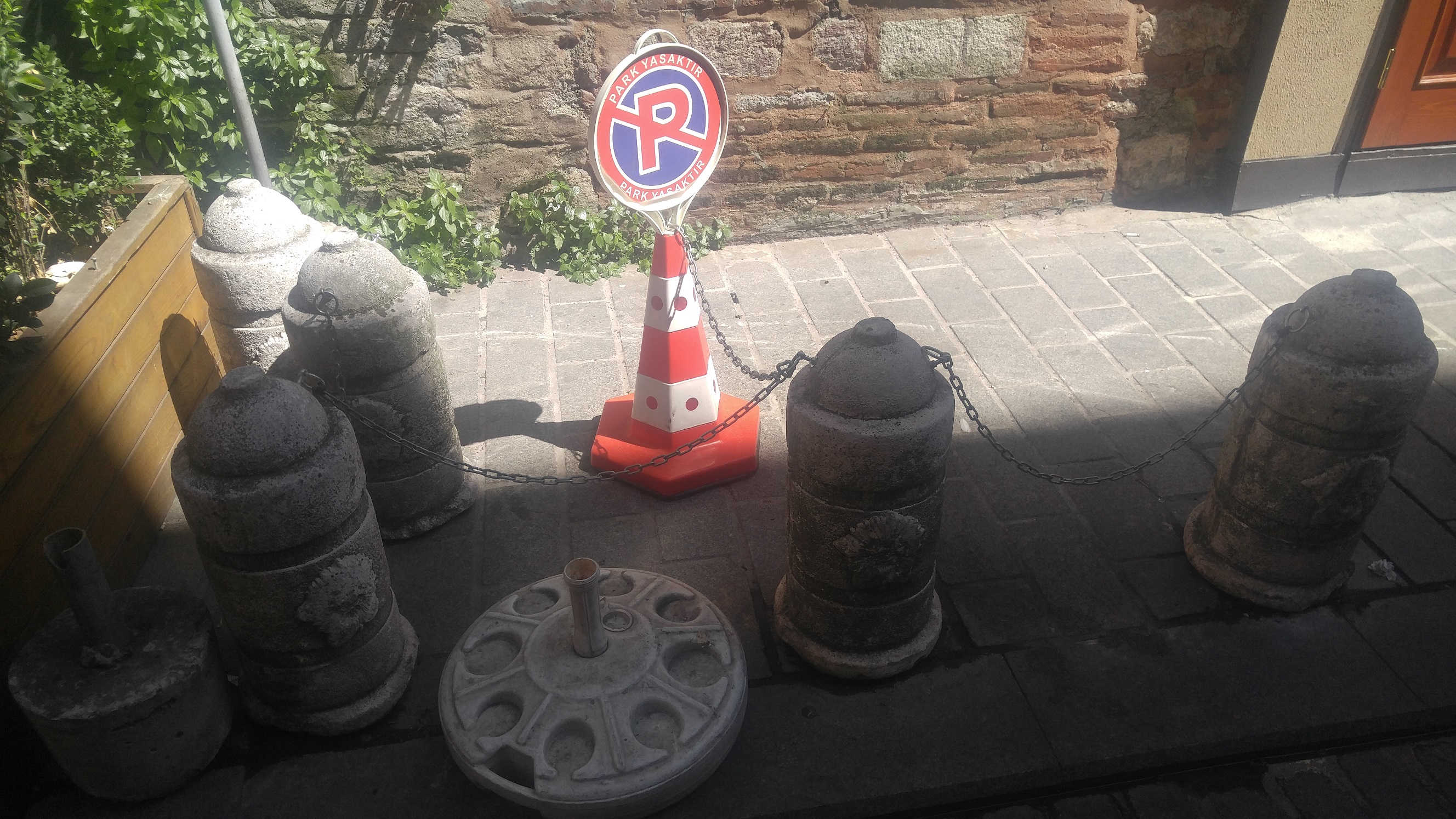 sınır tespit elemanları: beton en.30 boy.30 yüks.60 ağr.50