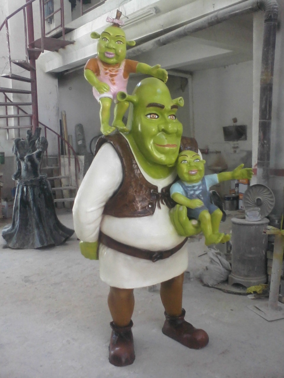 shrek ve çocuklar; fiber en.120 boy.110 yüks.275 ağr.50