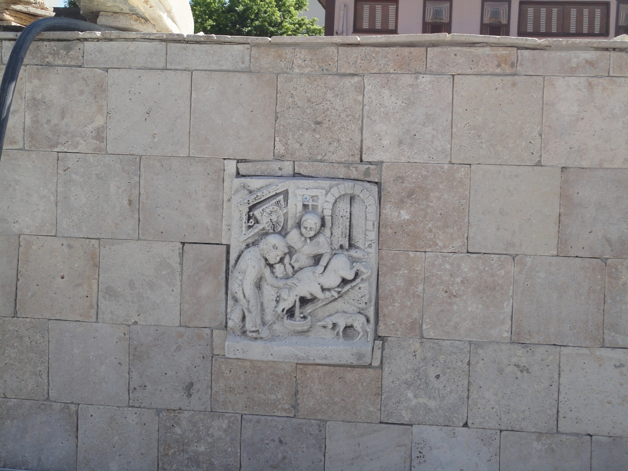 köy yaşamı rölyef; beton en.6 boy.25 yüks.30 ağr.10
