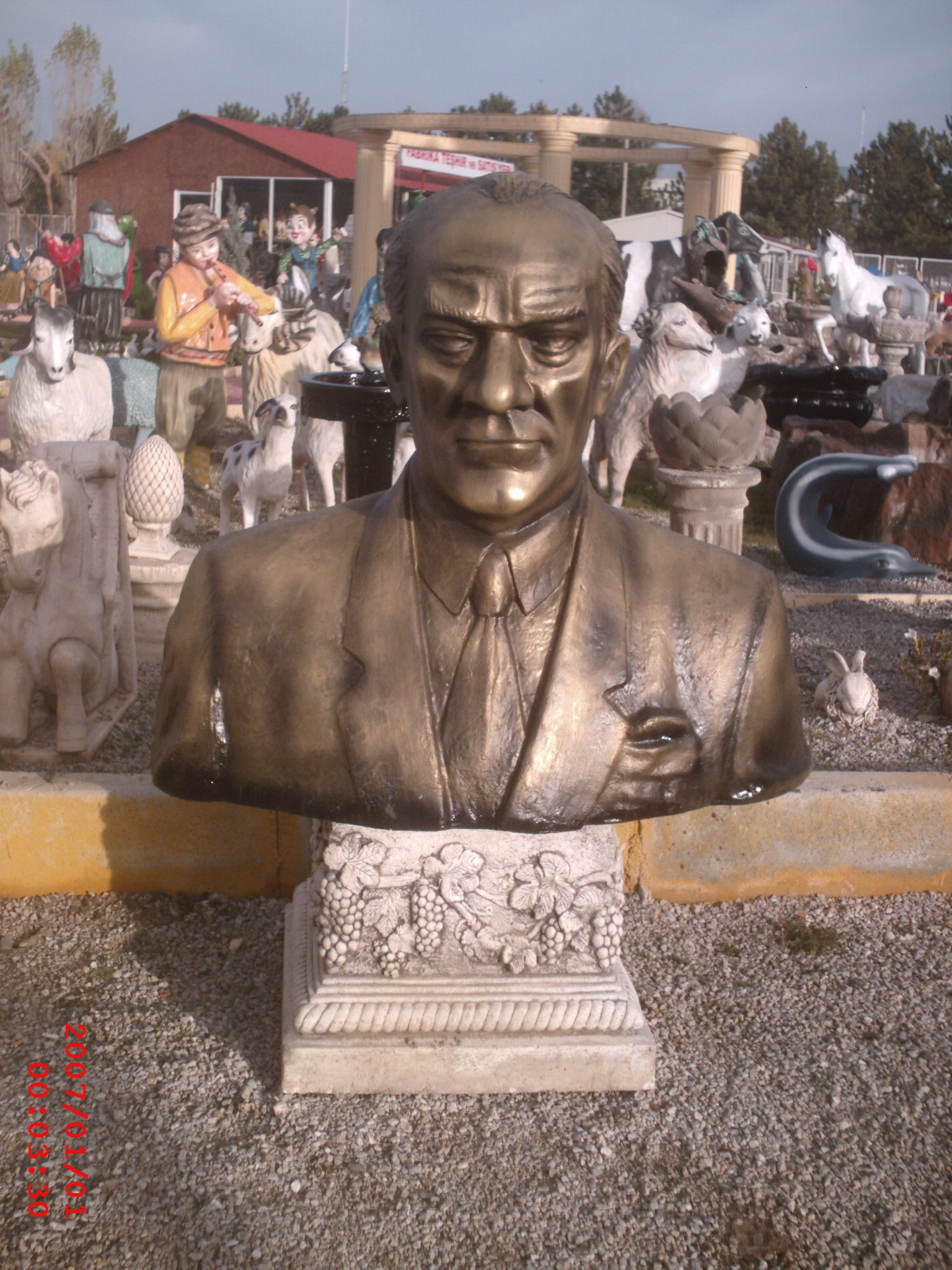 atatürk büst gövde; fiber en.50 boy.120 yüks.100 ağr.20
