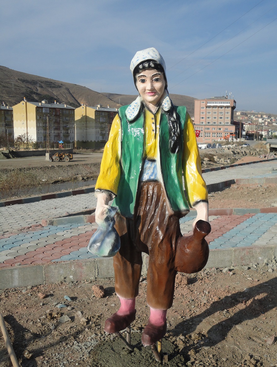 köylü anne; fiber en.70 boy.70 yüks.160 ağr.30