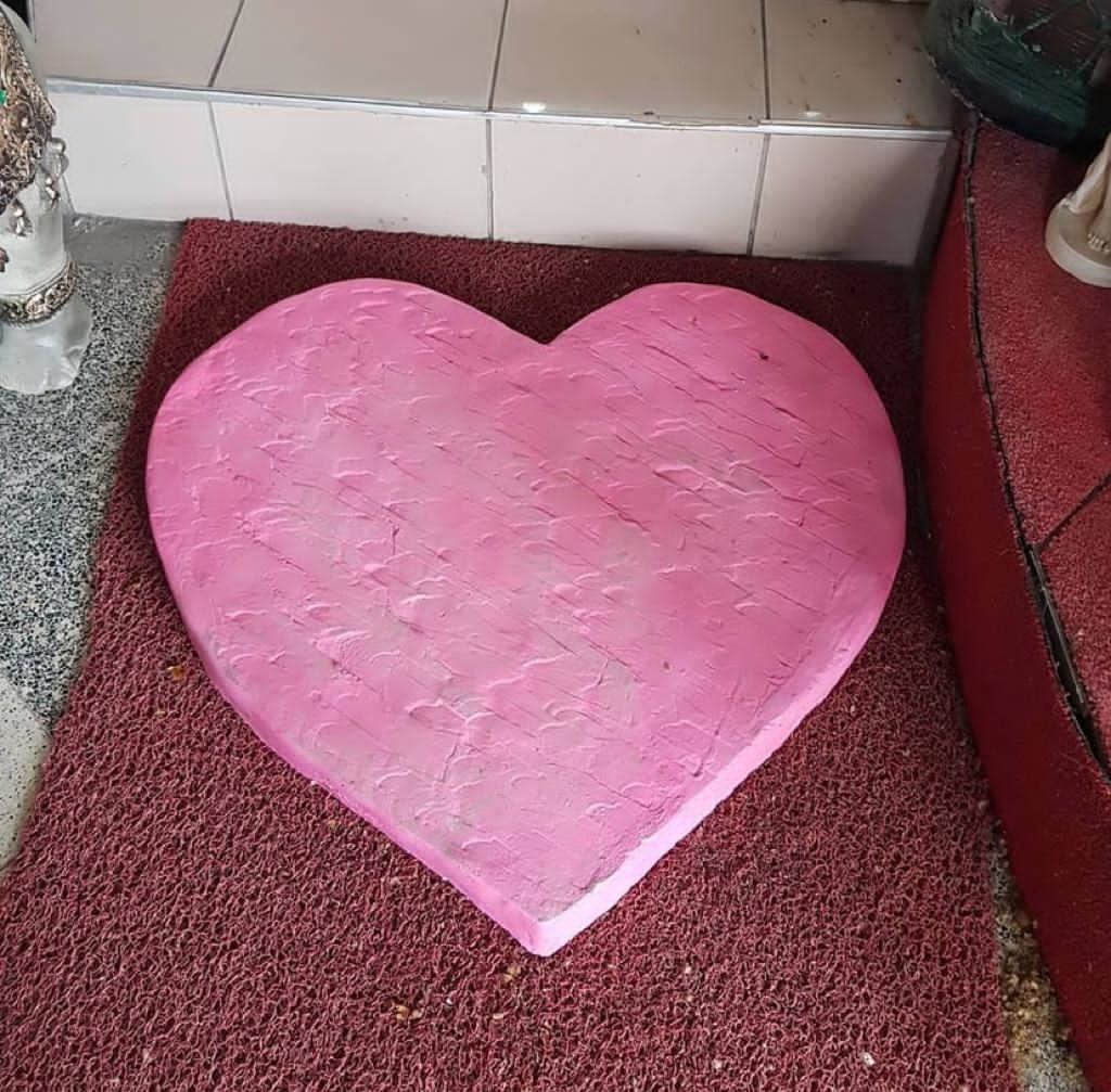 kalp adım taşı: beton en.6 boy.80 yüks.80 ağr.25
