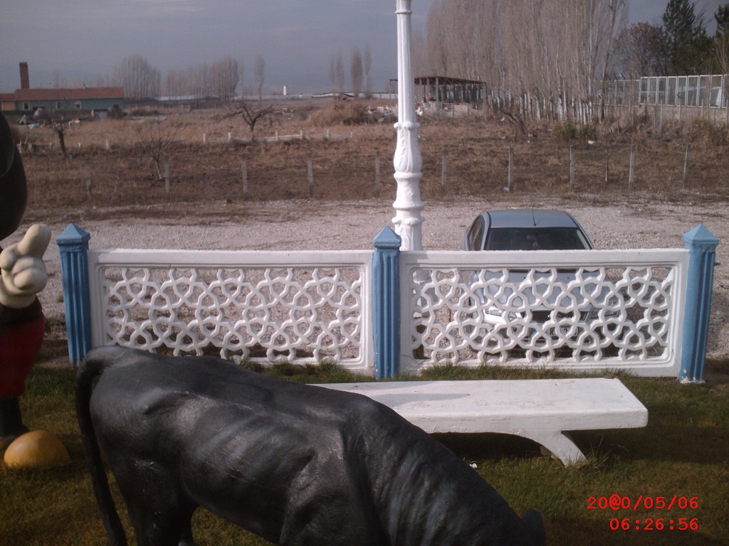 selçuklu çit; beton en.5 boy.163 yüks.75 ağr.60